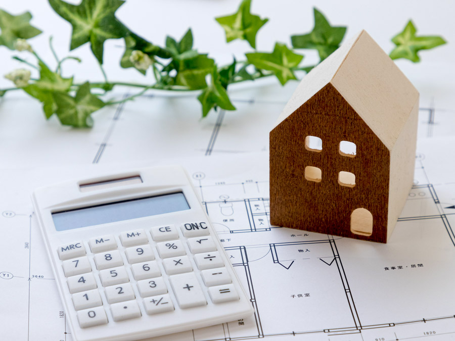 Ein Taschenrechner auf einem Tisch